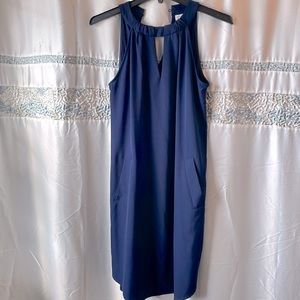 Lightweight dress , sleeveless, side pockets